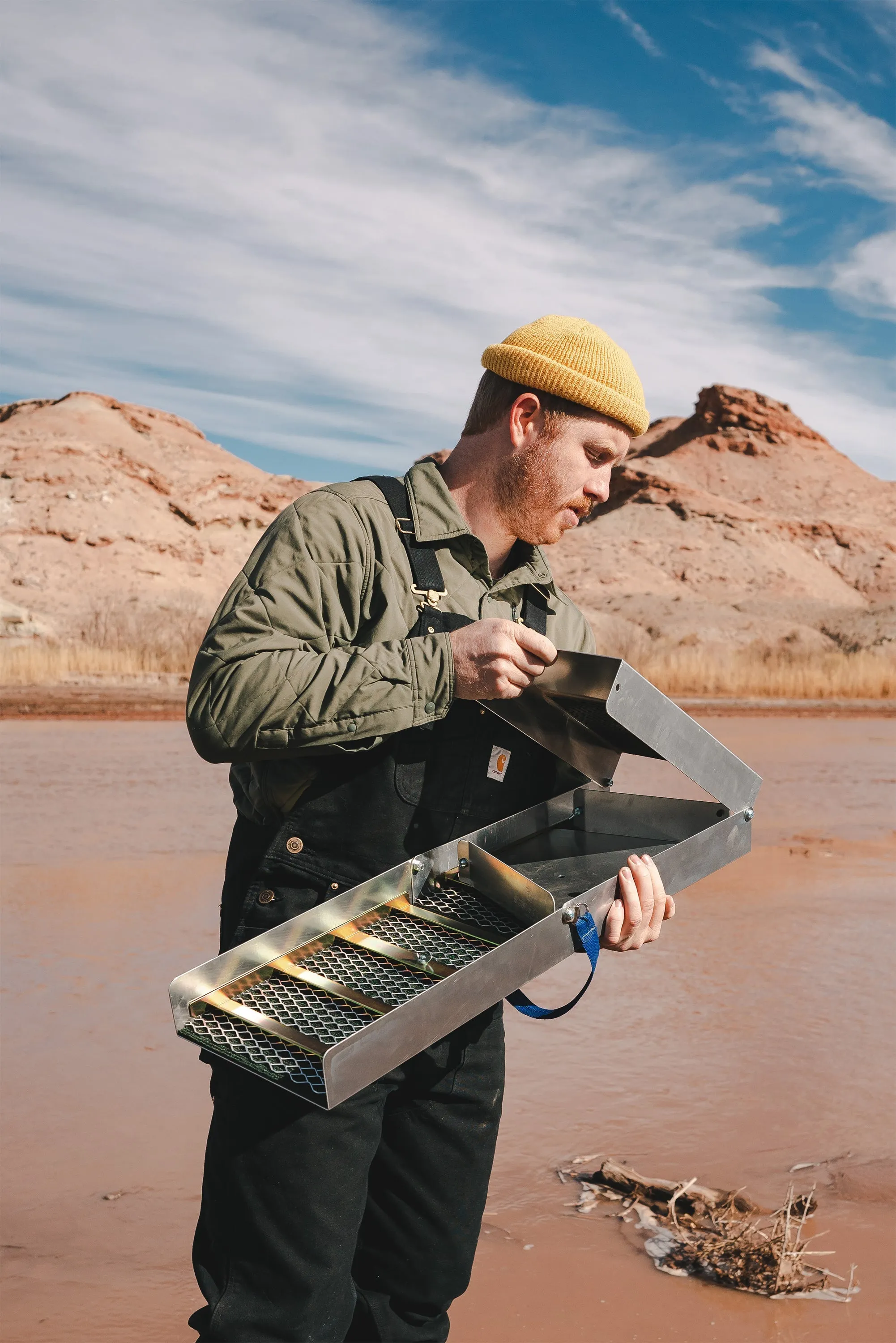 Backpacking Self-Locking Sluice Box
