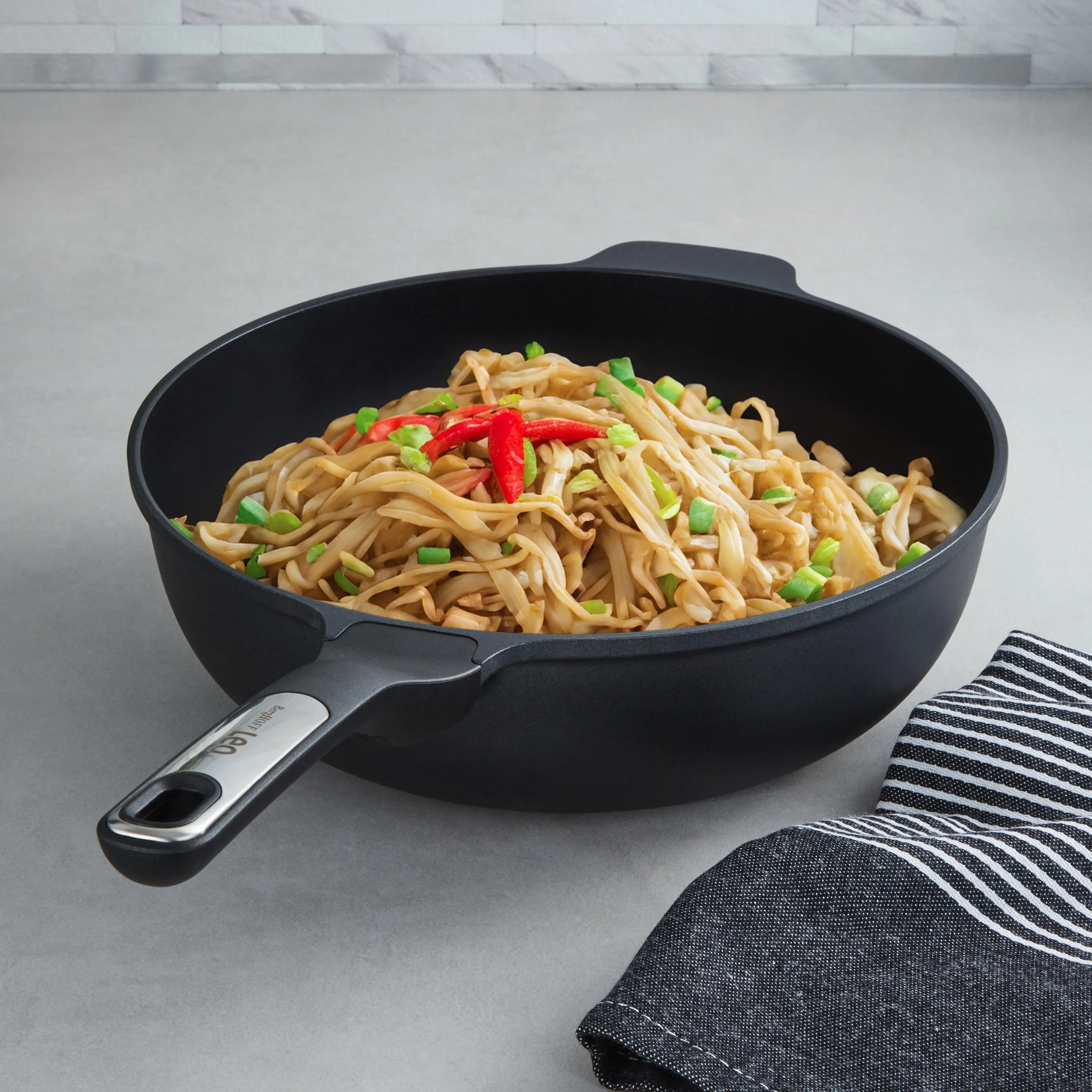 BergHOFF Leo Phantom Nonstick Ceramic 11" Wok Pan 4.6qt., Recycled