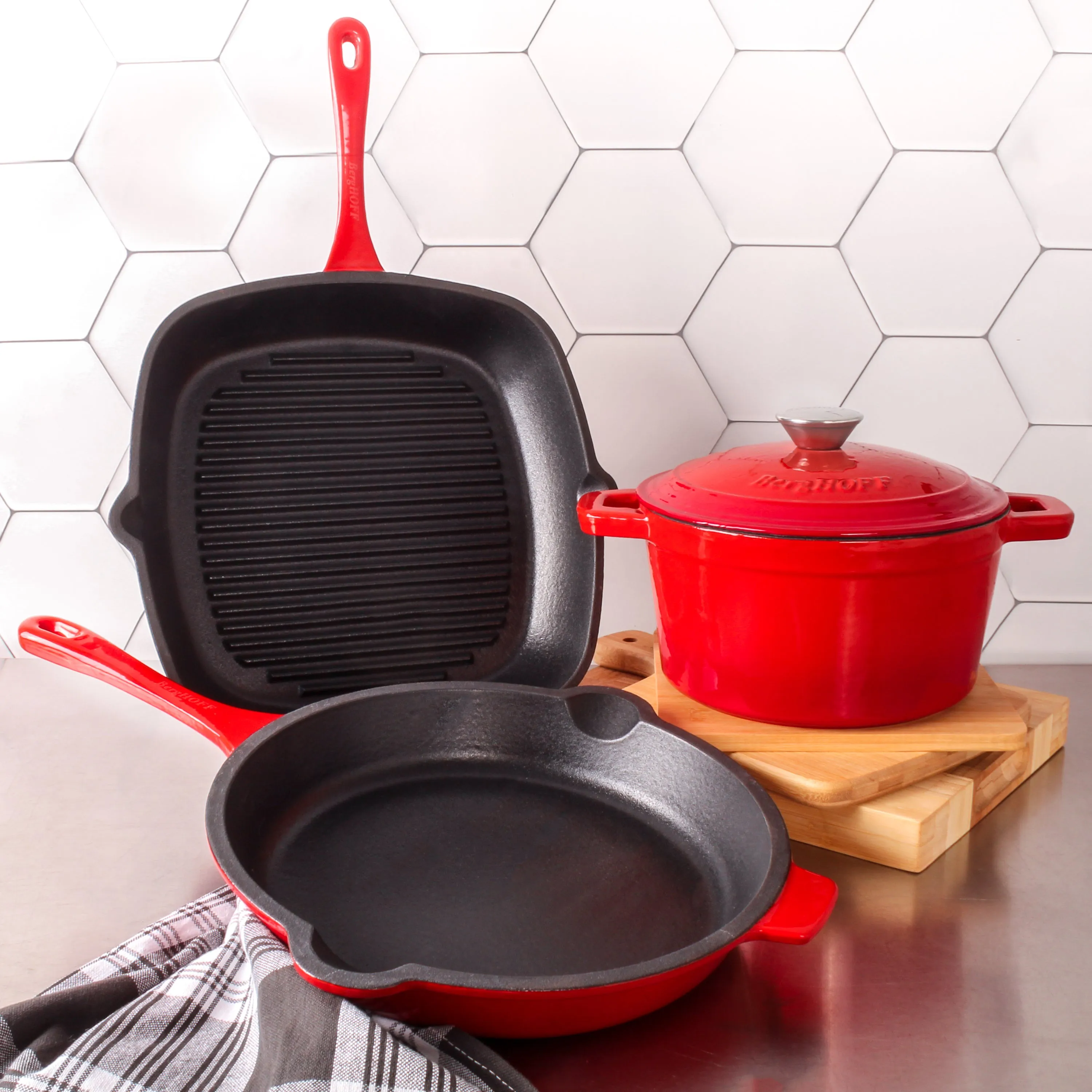 BergHOFF Neo 4pc Cast Iron Cookware Set, Fry Pan, Grill Pan & Round Dutch Oven, Red
