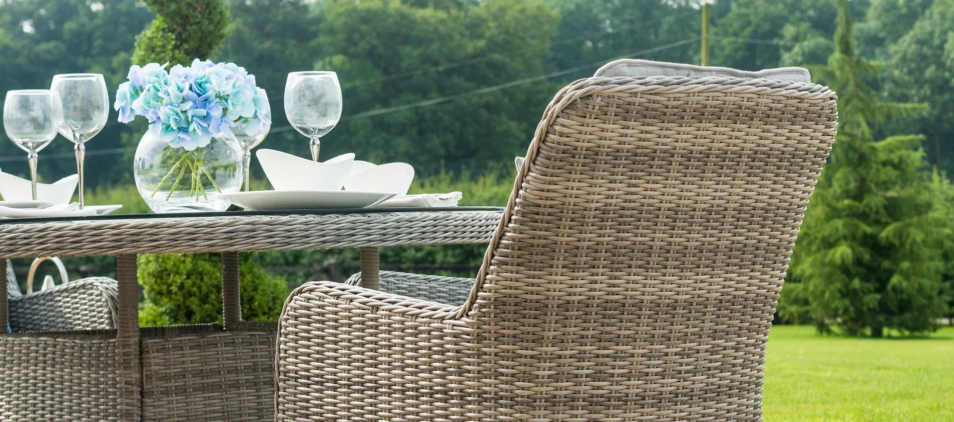 Maze Oxford 4 Seat Round Dining Set With Venice Chairs