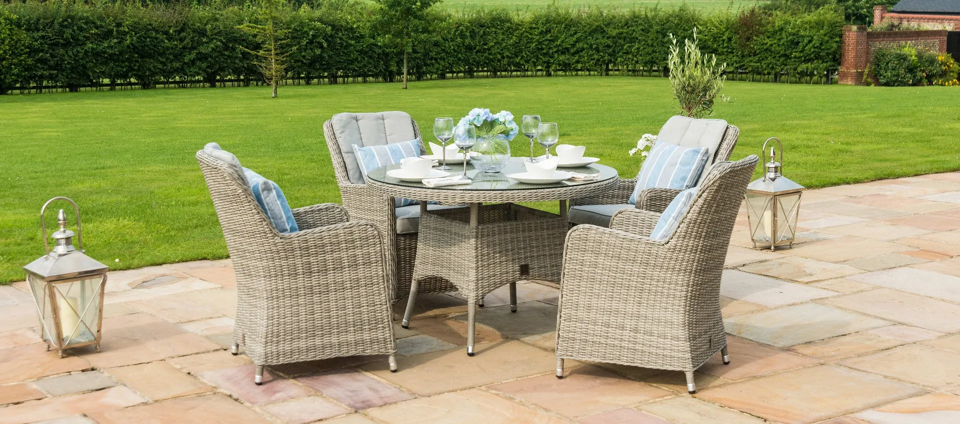 Maze Oxford 4 Seat Round Dining Set With Venice Chairs