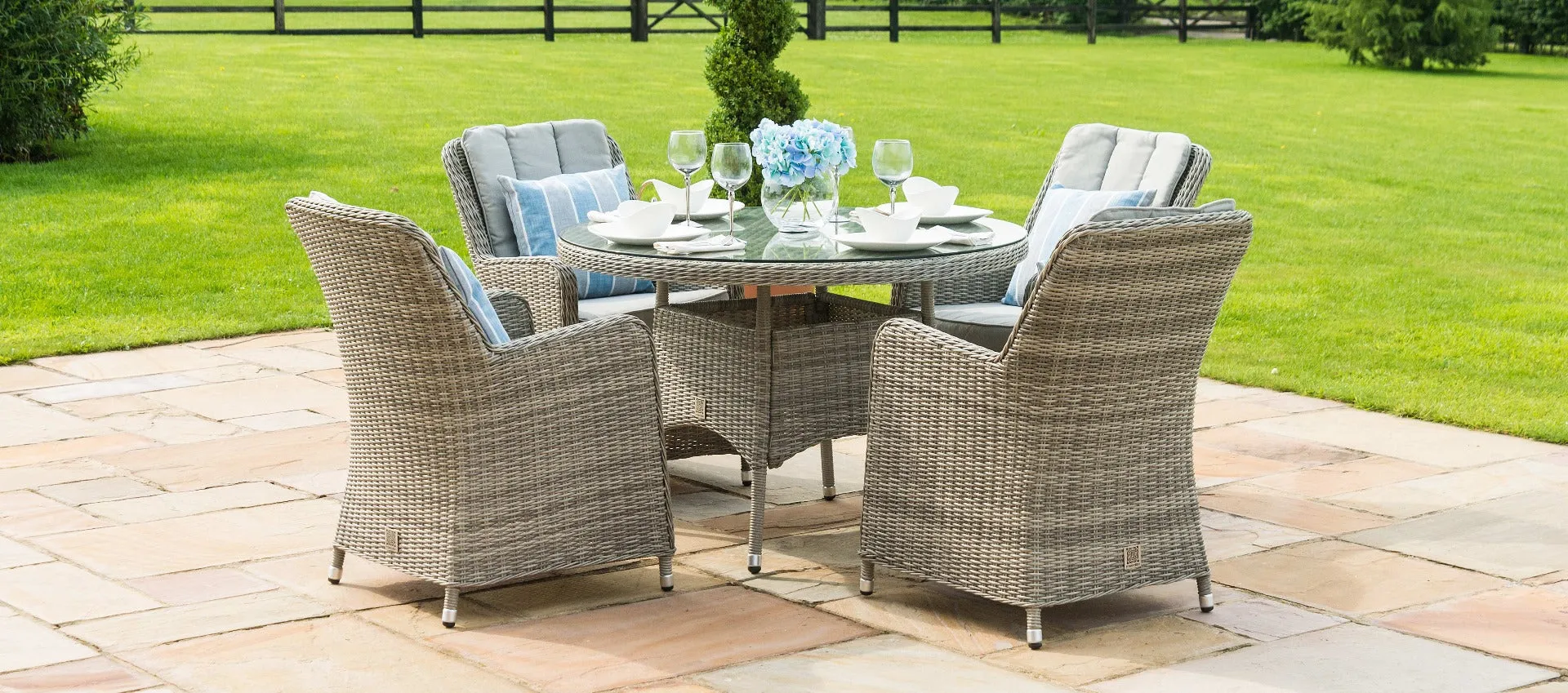 Maze Oxford 4 Seat Round Dining Set With Venice Chairs